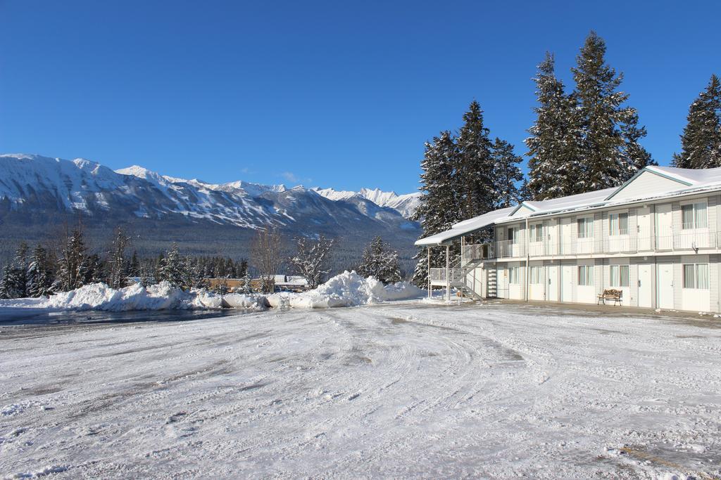 Village Hotel 2*